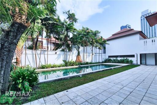 Luxurious 51 Bedroom Pool Villa for Rent near BTS Asoke