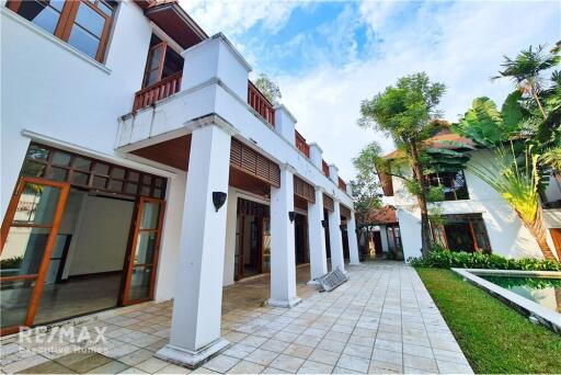 Luxurious 51 Bedroom Pool Villa for Rent near BTS Asoke