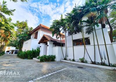 Luxurious 51 Bedroom Pool Villa for Rent near BTS Asoke