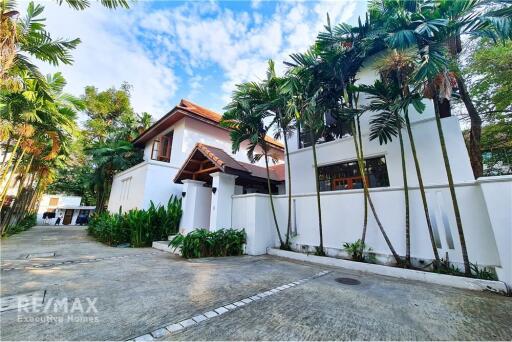 Luxurious 51 Bedroom Pool Villa for Rent near BTS Asoke