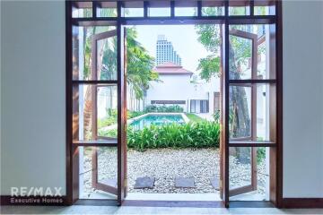 Luxurious 51 Bedroom Pool Villa for Rent near BTS Asoke