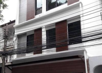 Luxury Hotel for Rent in Watthana, Bangkok