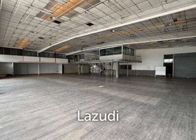 Showroom with workshop for rent in Srinakarin 34