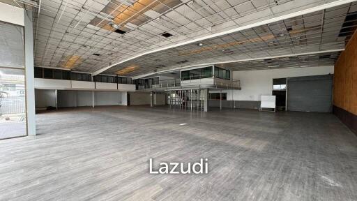 Showroom with workshop for rent in Srinakarin 34