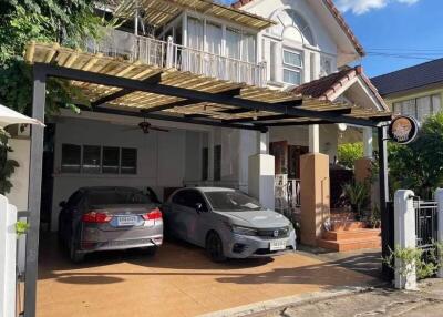 Front view of house with two cars in the driveway