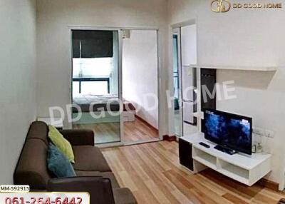 Spacious living room with modern decor and open access to the bedroom.