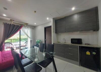 Modern kitchen with dining area and view to outside