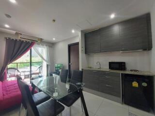 Modern kitchen with dining area and view to outside