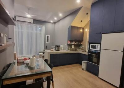 Modern kitchen with dining area