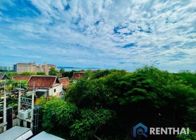 Fully-Furnished 2-Bed Condo in Pattaya