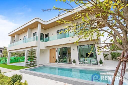 Modern luxury villa, 4 bedrooms, 5 bathrooms, ideal for living with family and loved ones.