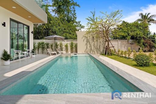 Modern luxury villa, 4 bedrooms, 5 bathrooms, ideal for living with family and loved ones.
