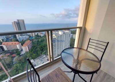 1 Bedroom Condo in The Riviera Wong Amat Beach Wongamat C009798