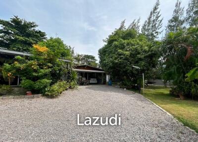 Serene Farm Life in Cha Am : 4-Bedroom Home on 2 Rai