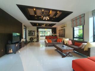 House For sale 4 bedroom 275 m² with land 704 m² in The Village at Horseshoe Point, Pattaya