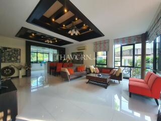 House For sale 4 bedroom 275 m² with land 704 m² in The Village at Horseshoe Point, Pattaya