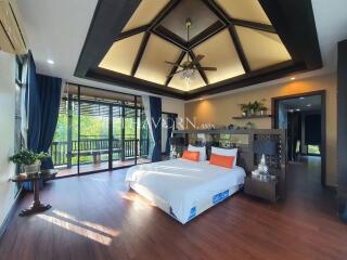 House For sale 4 bedroom 275 m² with land 704 m² in The Village at Horseshoe Point, Pattaya