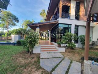 บ้าน ขาย 4 ห้องนอน 275 ตร.ม. ที่ดิน 704 m² ใน  The Village at Horseshoe Point, Pattaya