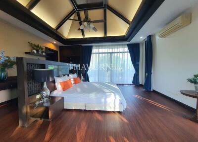 House For sale 4 bedroom 275 m² with land 704 m² in The Village at Horseshoe Point, Pattaya