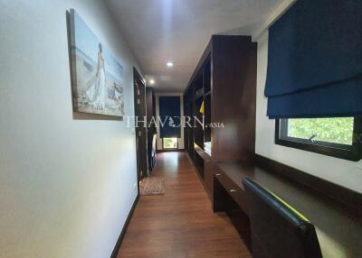 บ้าน ขาย 4 ห้องนอน 275 ตร.ม. ที่ดิน 704 m² ใน  The Village at Horseshoe Point, Pattaya