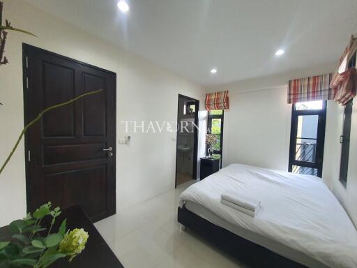 บ้าน ขาย 4 ห้องนอน 275 ตร.ม. ที่ดิน 704 m² ใน  The Village at Horseshoe Point, Pattaya