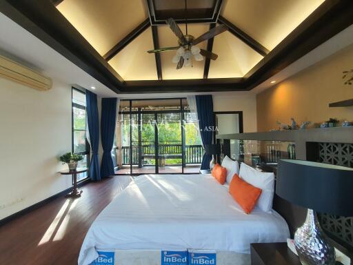 บ้าน ขาย 4 ห้องนอน 275 ตร.ม. ที่ดิน 704 m² ใน  The Village at Horseshoe Point, Pattaya