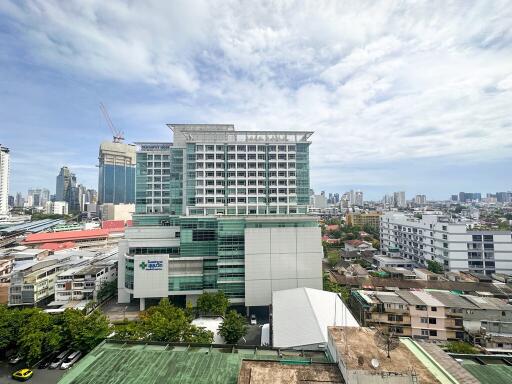 1-bedroom high end studio for sale in Ekamai