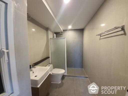 3-BR Condo at D.S. Tower 2 Sukhumvit 39 Condominium near MRT Sukhumvit