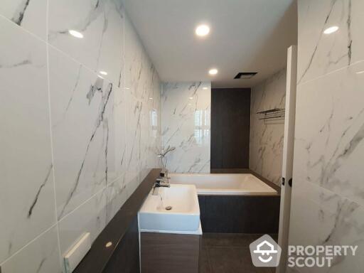 3-BR Condo at D.S. Tower 2 Sukhumvit 39 Condominium near MRT Sukhumvit