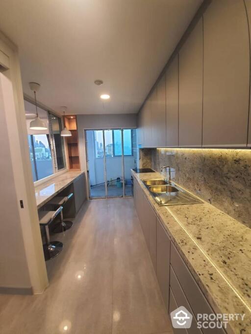 3-BR Condo at D.S. Tower 2 Sukhumvit 39 Condominium near MRT Sukhumvit