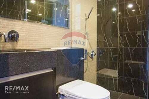 Rare 3-Bedroom Condo with Garden, Rooftop, and Views near BTS Thonglor