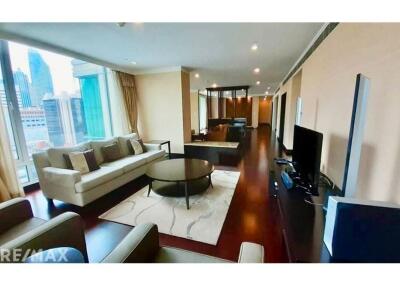 Spacious 4 Bedroom Condo for Rent near BTS Chit Lom (7 mins walk) at Park Chidlom
