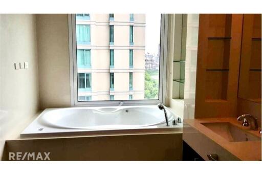 Spacious 4 Bedroom Condo for Rent near BTS Chit Lom (7 mins walk) at Park Chidlom