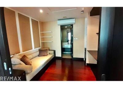 Spacious 4 Bedroom Condo for Rent near BTS Chit Lom (7 mins walk) at Park Chidlom