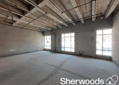 Full Floor of Commercial Office space on SZR