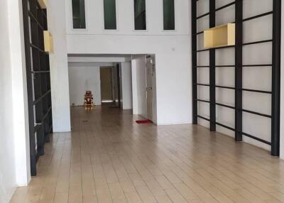 Commercial building for Sale/Rent Facing main Sukhumvit 101