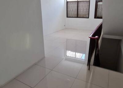 Commercial building for Sale/Rent Facing main Sukhumvit 101