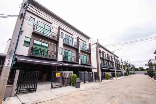 Front view of a modern townhouse complex