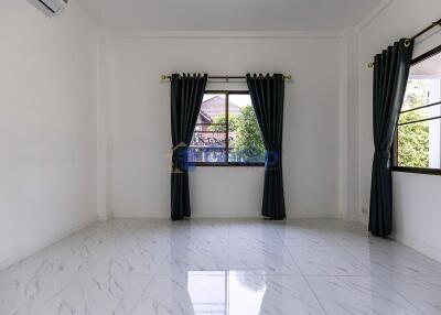 3 Bedrooms House in Pattaya Land & House East Pattaya H011738