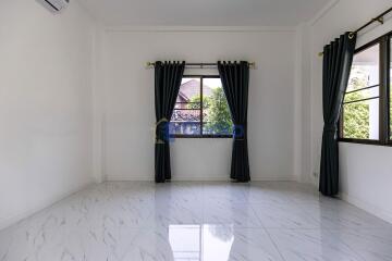 3 Bedrooms House in Pattaya Land & House East Pattaya H011738