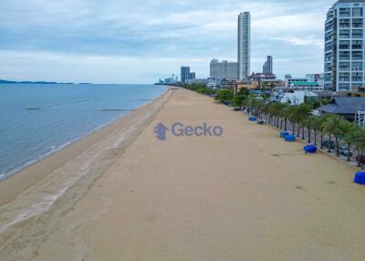 1 Bedroom Condo in Lumpini Park Beach Jomtien C011737