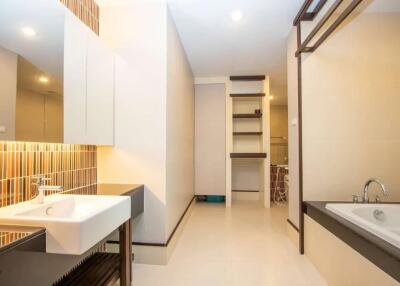 Exquisite One-Bedroom Apartment in Nimman Area at The Unique