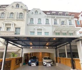 Baan Klang Krung Sathon-thanon Chan