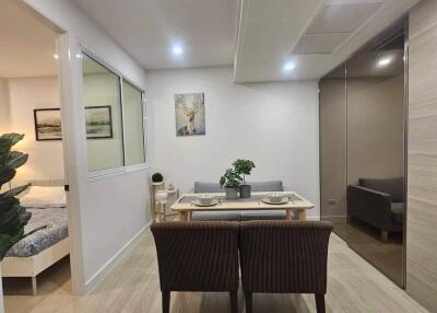 1-BR Condo at The Room Sukhumvit 21 near MRT Sukhumvit