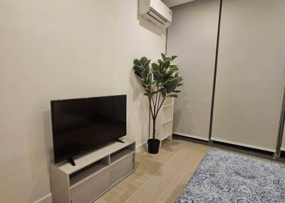 1-BR Condo at The Room Sukhumvit 21 near MRT Sukhumvit