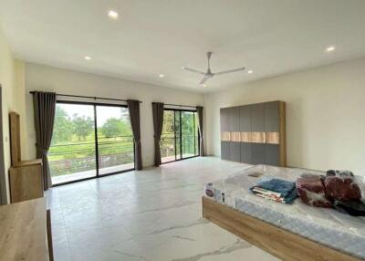 A brand new 4 bed house with pool for rent in Hang Dong