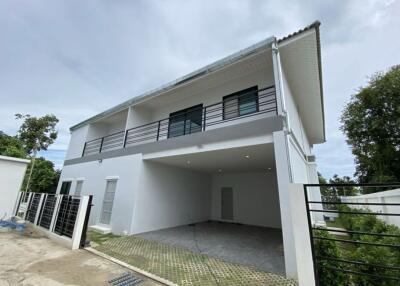 A brand new 4 bed house with pool for rent in Hang Dong