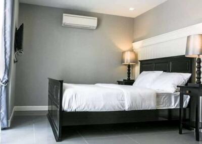 12 rooms hotel for sale in Muang Chiang Mai