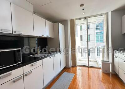 1 Bedroom Furnished Condo with Balcony - Langsuan