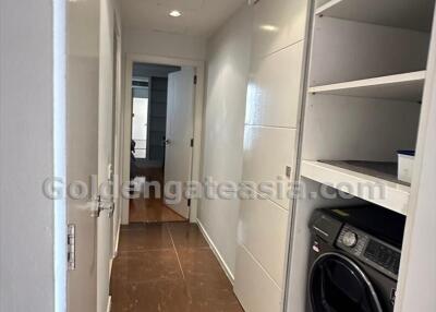 1 Bedroom Furnished Condo with Balcony - Langsuan